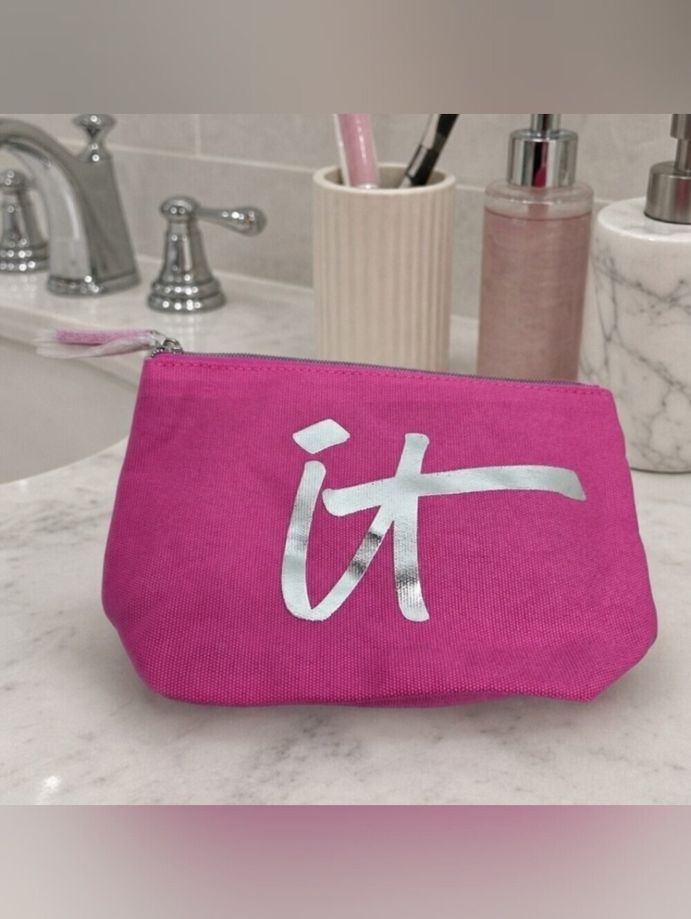 IT Cosmetics Hot Pink Canvas Makeup Bag Silver Logo NWOT Glam Zippered